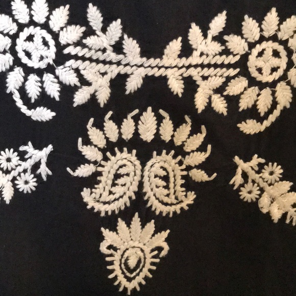 FINAL Cotton Tunic with Embroidery - Picture 3 of 3